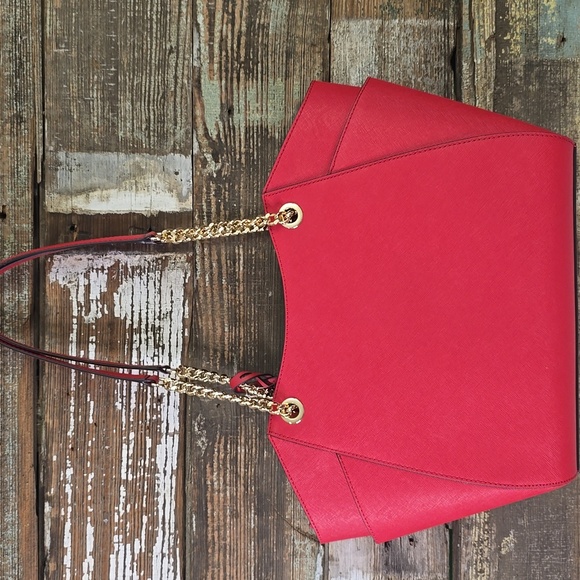 Michael Kors Jet Set Red Tote Bag with Gold Chain And Charm, NWT, $558 Retail - Picture 2 of 5